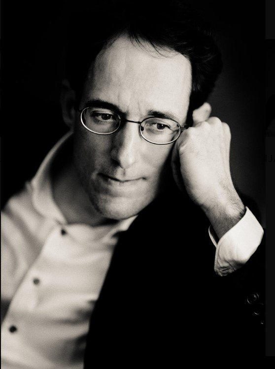 Pablo González, nouveau directeur musical pour la saison 27.28